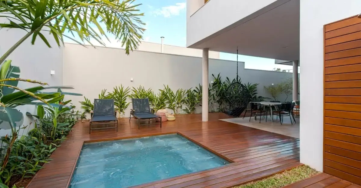 Jacuzzi pool garten