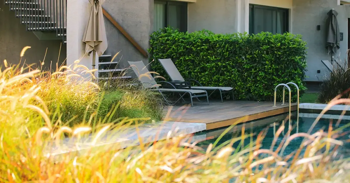 Swimming Pool im Garten: Tipps für Planung & Bau